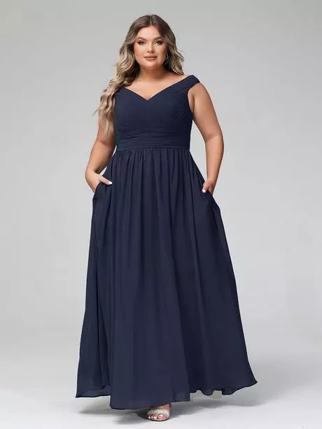 robe-longue-bleu-marine-grande-taille-75_15-7 Marineblaues langes Kleid in übergröße