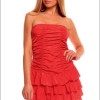 Kurzes rotes trägerloses Kleid