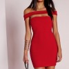 Kurzes rotes figurbetontes Kleid